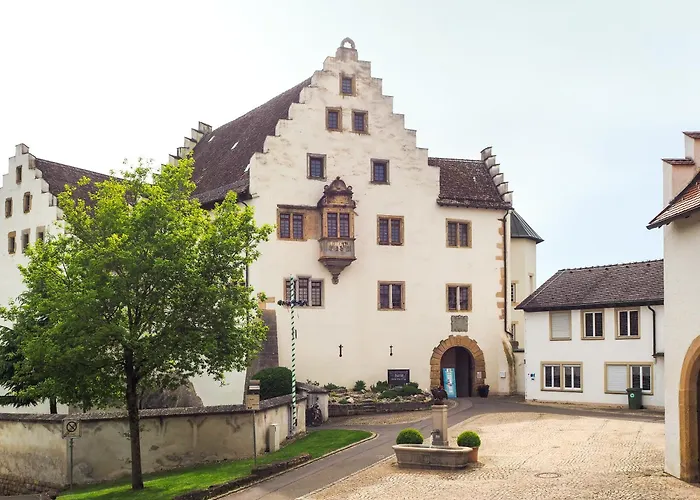 Schloss Blumenfeld 홈스테이 *