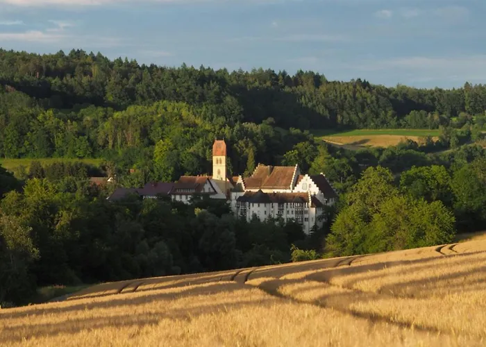 홈스테이 Schloss Blumenfeld